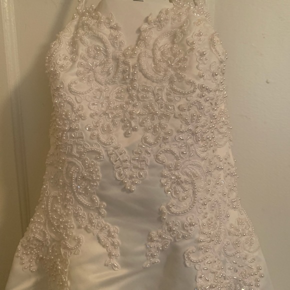 Wedding dress. Front & Back. - Picture 3 of 6